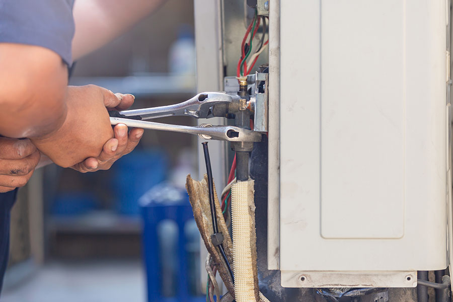 Five Reasons Your AC Keeps Turning Off By Itself in Oakwood, OH